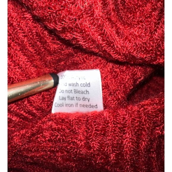 Luxurious Red 100% Acrylic Fringe Scarf / Shawl - Picture 3 of 4